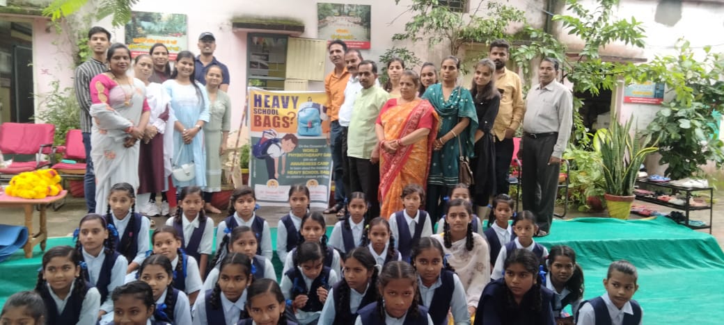 “स्कूल में बच्चों को स्वास्थ्य परीक्षण के साथ महत्वपूर्ण एक्सरसाइज करवा कर बताएं लाभ” देखें