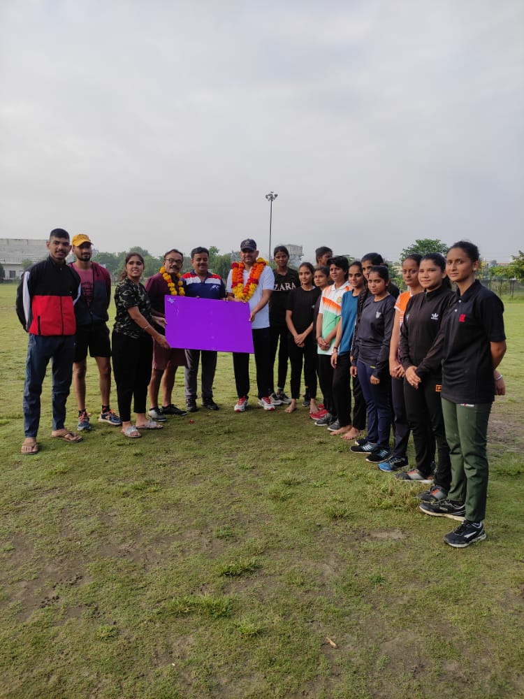 “कुशाभाऊ ठाकरे स्टेडियम में पुलिस और सेना की तैयारी कर रहे युवा प्रतिभाओं ने  किया खेल गुरु का सम्मान” देखें