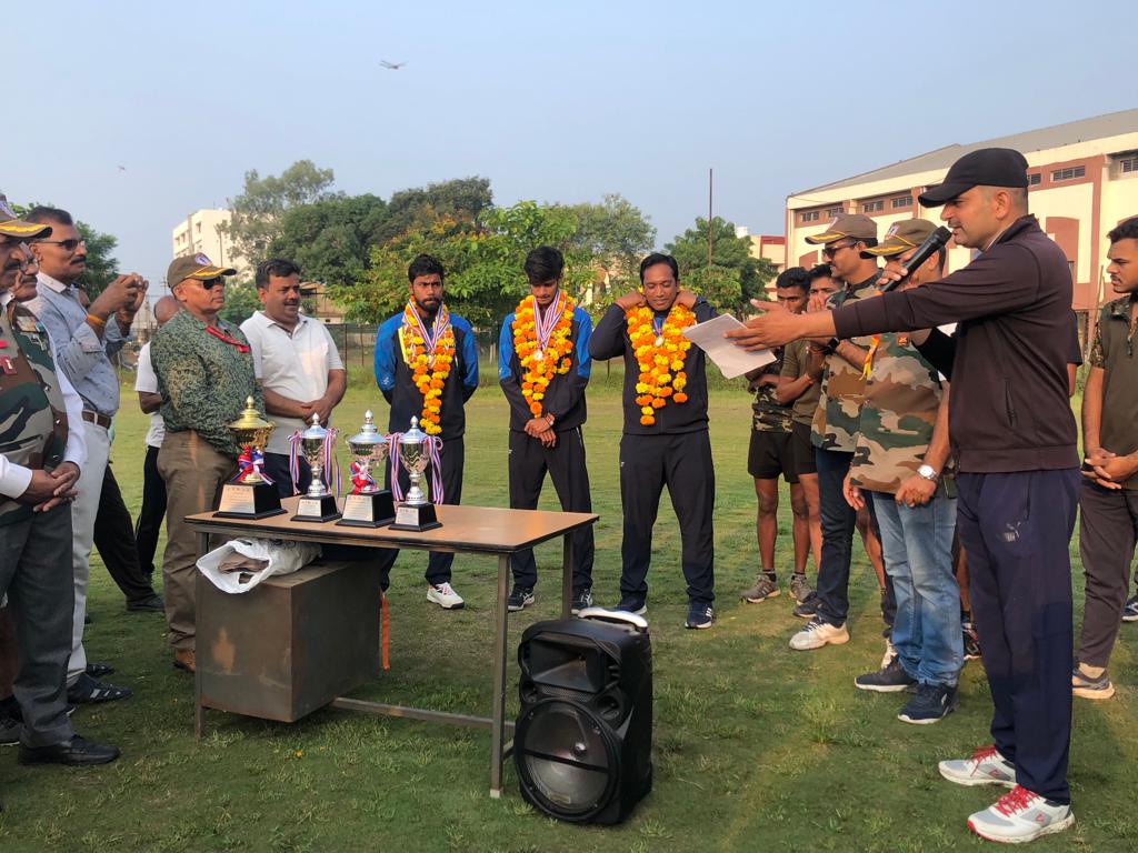 “पटाया थाईलैंड में गोल्ड मेडल जीतने वाले खिलाड़ी का कुशाभाऊ ठाकरे स्टेडियम में सम्मान” देखें