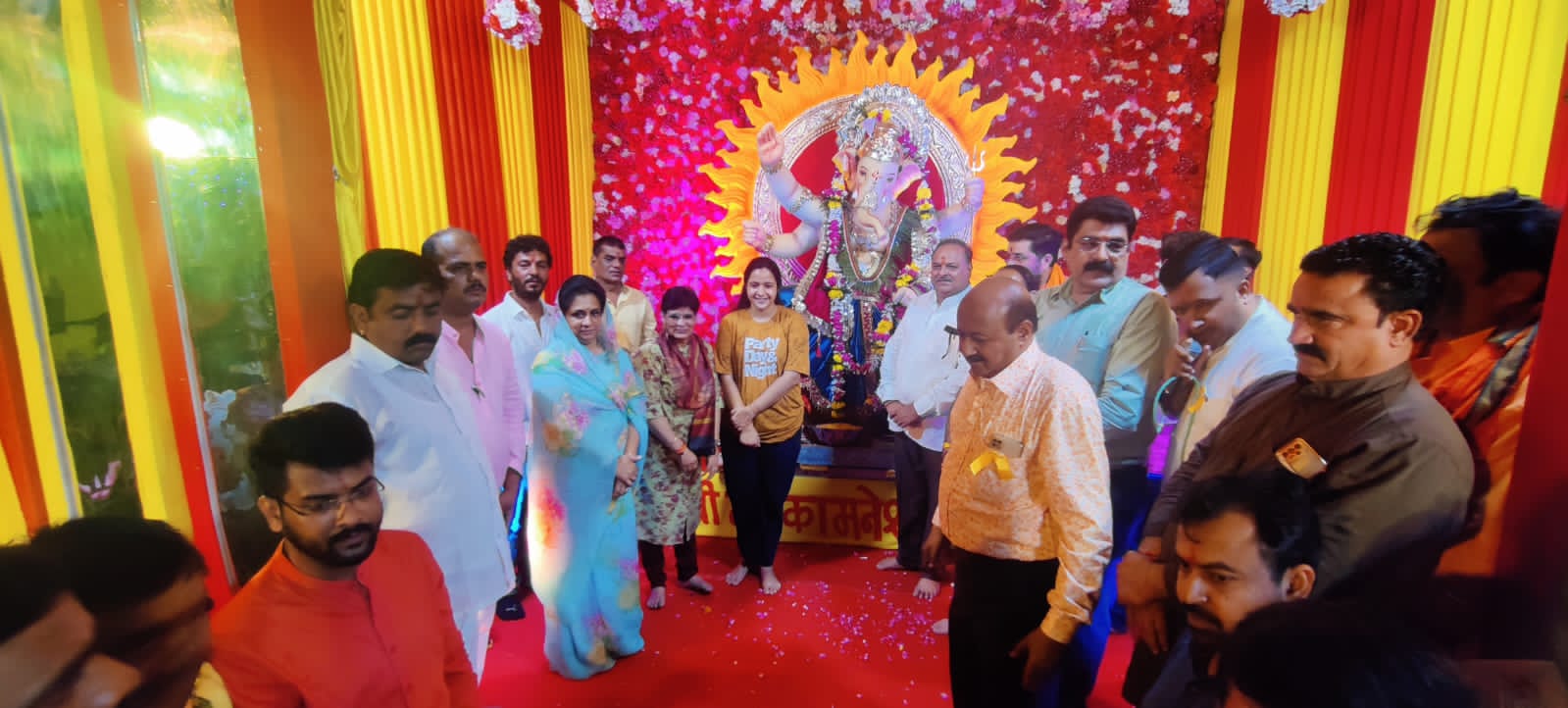 श्री मनकामनेश्वर सेवा समिति द्वारा गणेश उत्सव के अंतर्गत विशाल भंडारा संपन्न । हजारों भक्तों ने किया भोजन प्रसाद ग्रहण । जनप्रतिनिधियों और गणमान्य जनों के मुख्य आतिथ्य में संपन्न हुई महाआरती