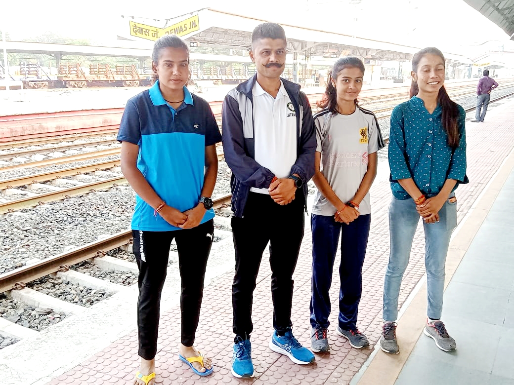 नेशनल के लिये खिलाड़ी रवाना हुए ।