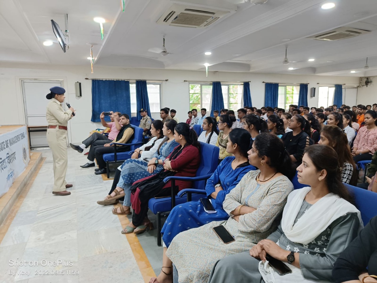 “प्रैस्टीज प्रबंधन   द्वारा महिला सशक्तिकरण प्रकोष्ठ के महिलाओं के खिलाफ अपराध पर जागरूकता कार्यशाला” देखें