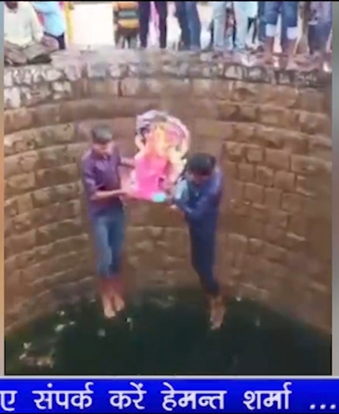 “बप्पा की विदाई पर मासूम का बिलखना और निडर साहसी  युवाओं का खूब हो रहा वायरल वीडियो” देखें