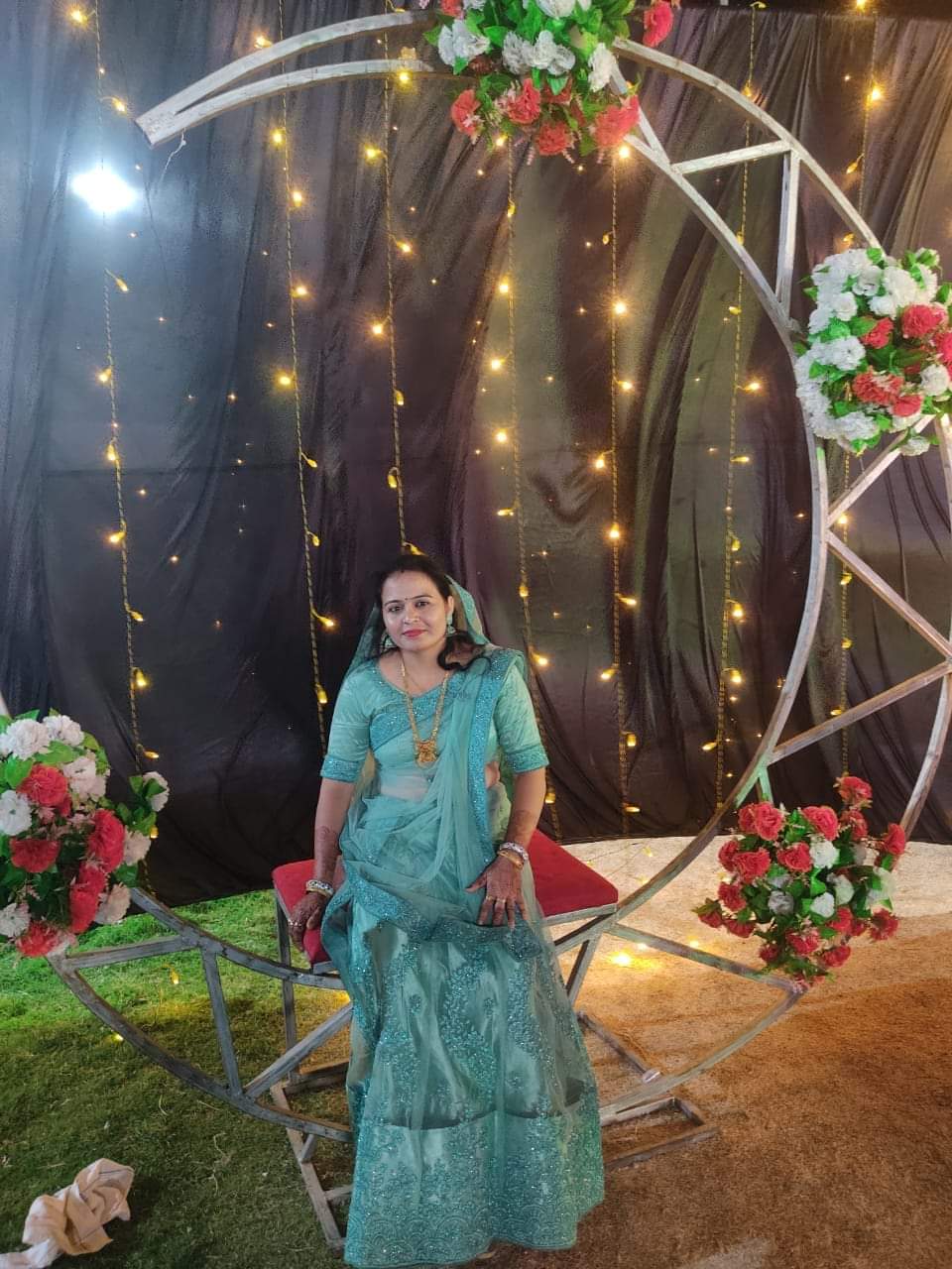 स्कूल संचालक की पत्नी ने लगाई फांसी