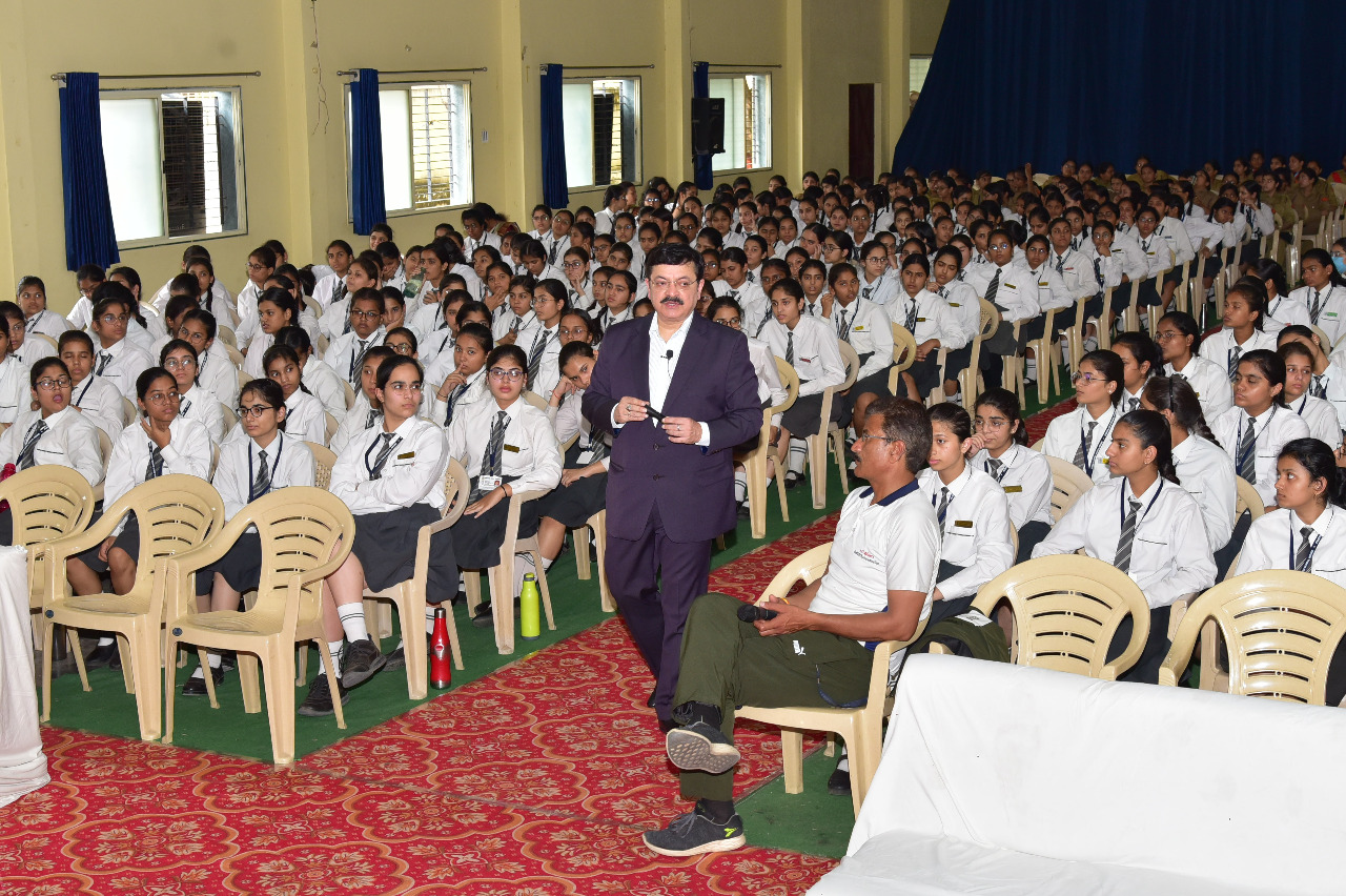 “black ribbon initiative साइबर सुरक्षा और जागरूकता अभियान मे एडीजीपी श्री कपूर ने ली558 वी कार्यशाला” देखें