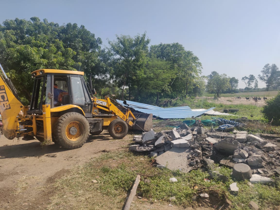 अब कन्नौद में भी चला बुलडोजर शासकीय भूमि पर अतिक्रमण कर बनाए गए ढाबे से अतिक्रमण हटाया