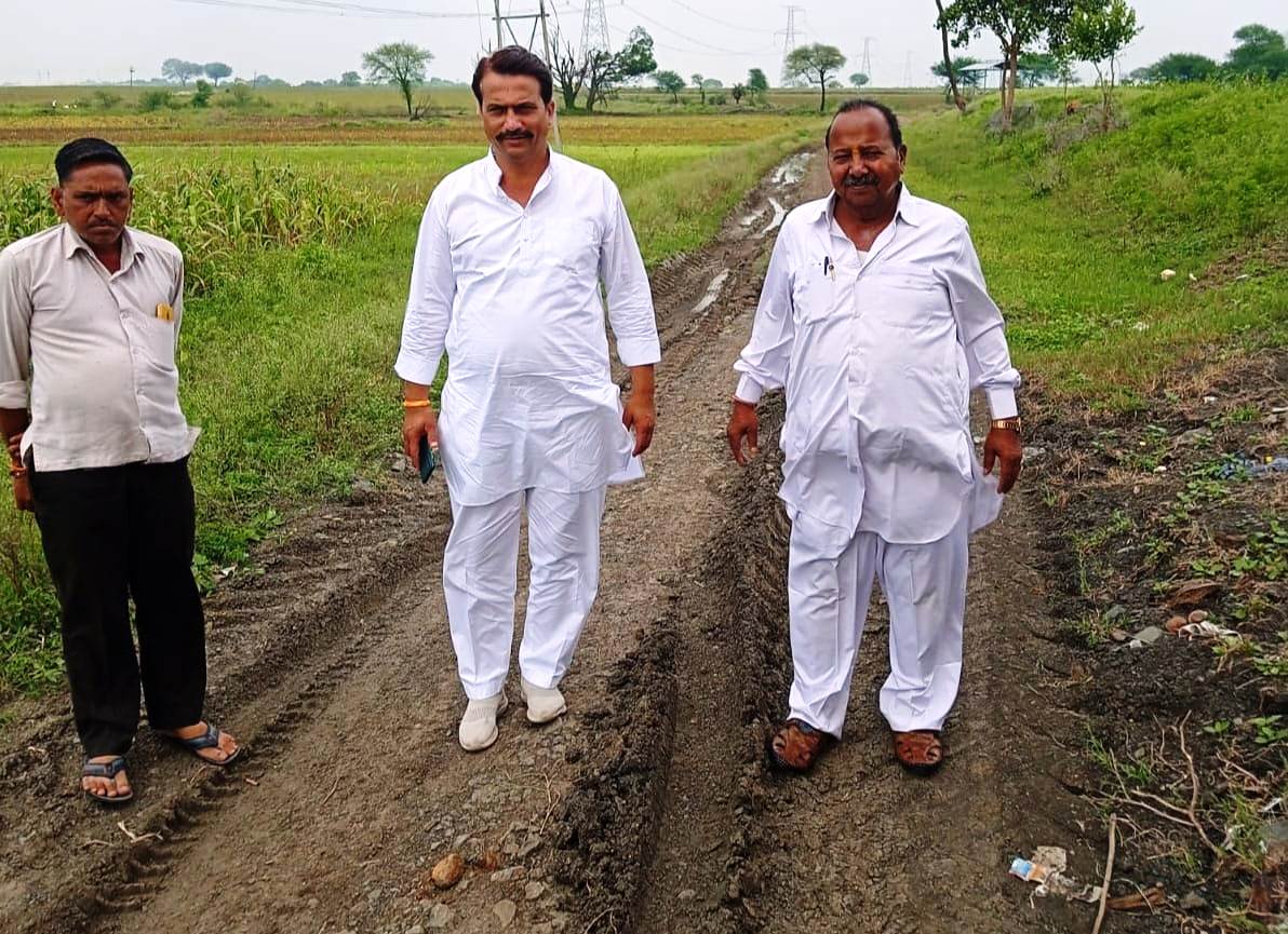 मार्ग खराब होने से किसानों को उपज लाने में हो रही फजीहत
– शव यात्रा निकालने में भी करना पड़ रहा दिक्कतों का सामना