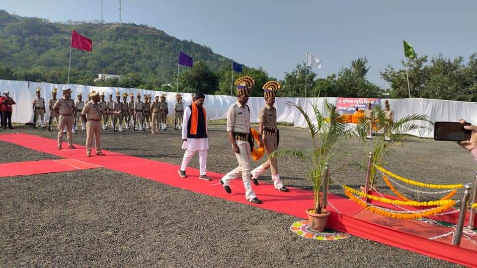 “पुलिस शहीद स्मृति दिवस पर सांसद, जिलाध्यक्ष ने शहीदों को दी श्रद्धांजलि  ” देखें