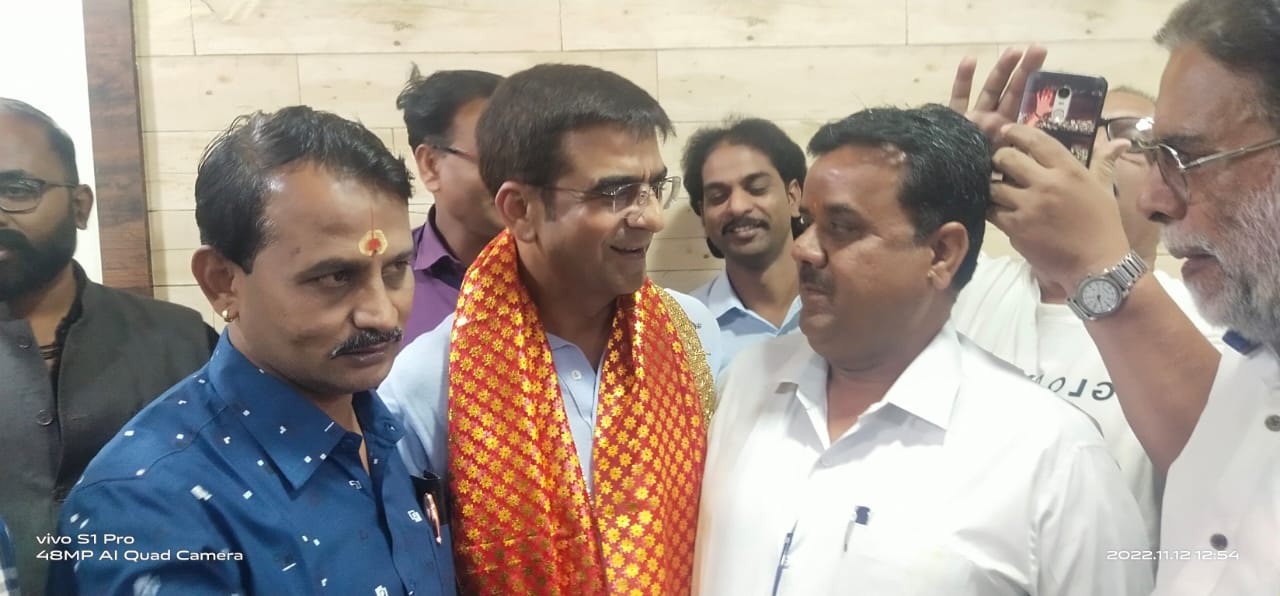 प्रेस क्लब द्वारा समारोह आयोजित कर पूर्व कलेक्टर चंद्रमौली शुक्ला को दी गई विदाई