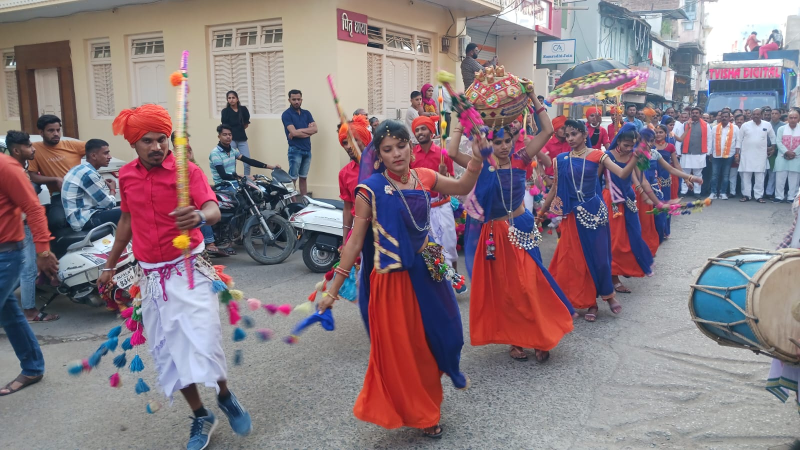 “जनजाति विकास मंच, सर्व समाज द्वारा निकालें चल समारोह मै खूब थिरके नेताजी, देखें