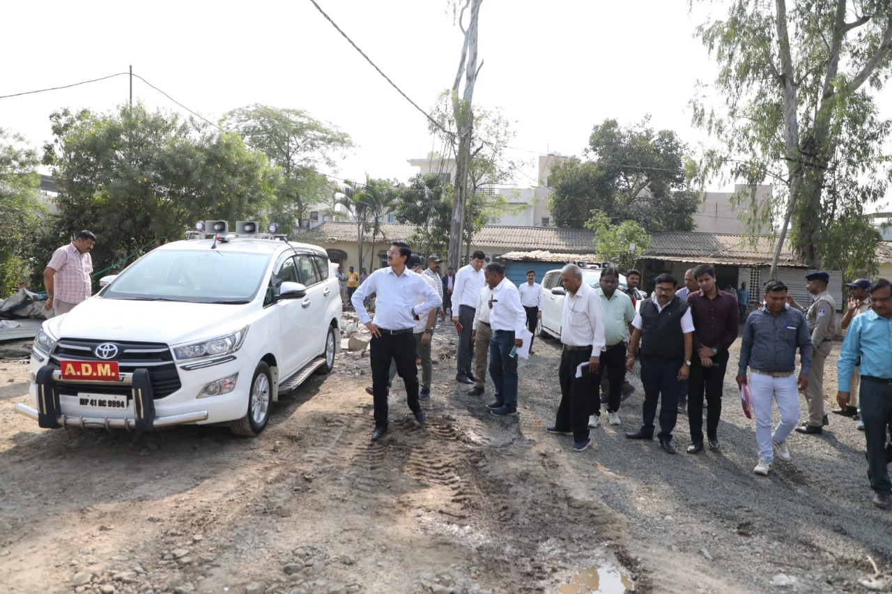 नये साल से कलेक्‍टर कार्यालय तुकोजीराव पवार साइंस कॉलेज में होगा संचालित  ———— प्राधिकरण में कलेक्टर कार्यालय लगने की अटकले समाप्त, सामाजिक न्याय विभाग की जगह भी बदली जाना चाहिए