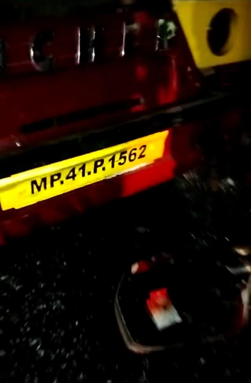 तेज गति से जा रही बस शिप्रा नदी पुल के पास पलटी 3 महिलाओं की मौत 12 घायल, बस के परमिट में समय कम होने के कारण आए दिन होती रहती प्रतिस्पर्धा ,रेसिंग खुलेआम देखी जा सकती है बसों की