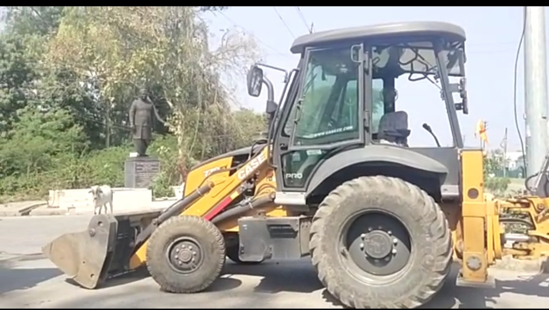 “रसूखदारो को छोड़ रहा और छोटे -छोटे की गुमटी दुकान तोड़ रहा निगम का बुलडोजर” देखें