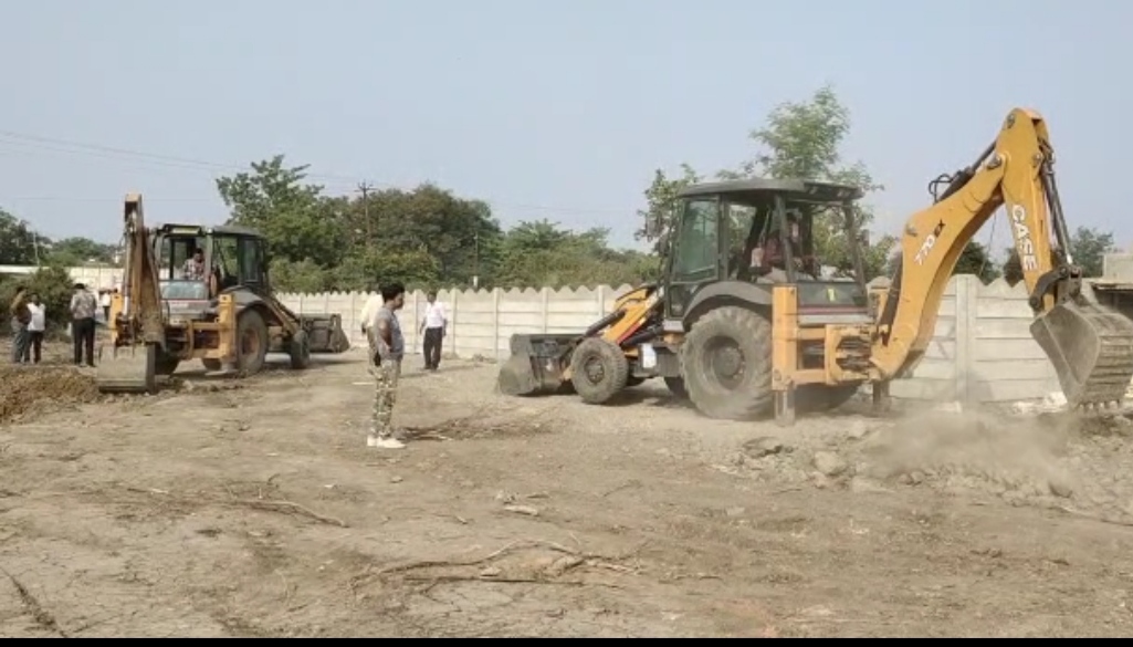 “शासकीय भूमि पर था कब्जा,नगर निगम ने कार्रवाई कर हटाया बिना अनुमति से कालोनी  से प्लाट बेंच रहे थे” देखें