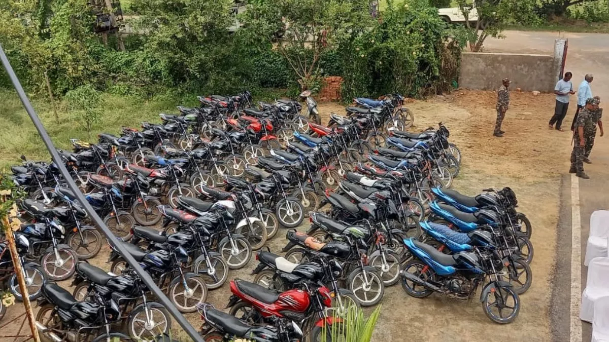 देवास में पुलिस द्वारा पकड़े गए वाहनों की सूची जिनके वाहन चोरी गए हैं वह नंबर चेक कर पुलिस से संपर्क करें