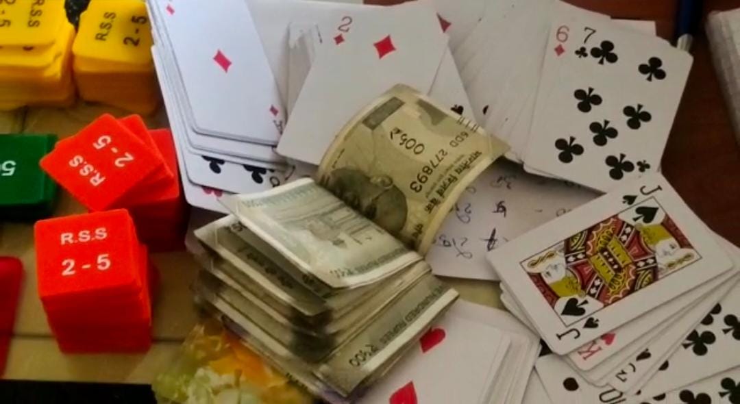 खेल की आड़ में जुए का बड़ा खेल, परंतु पुलिस से नहीं बच सके, देखें