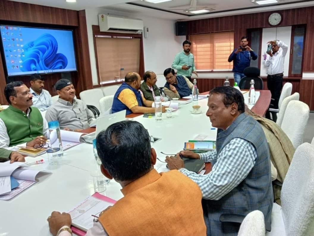 बिजली कर्मचारी संघ की बैठक ऊर्जा मंत्री और सीएमडी के साथ संपन्न 51 सूत्री मांग को लेकर चर्चा