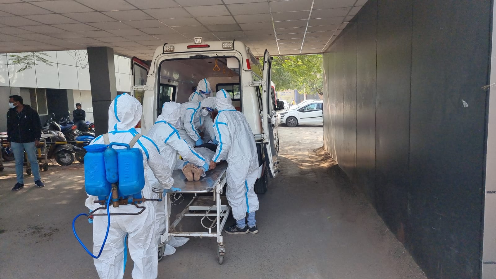 “कोरोना आपदा को लेकर जिला प्रशासन सतर्क अलर्ट आज दूसरे दिन भी मार्कडील” देखें