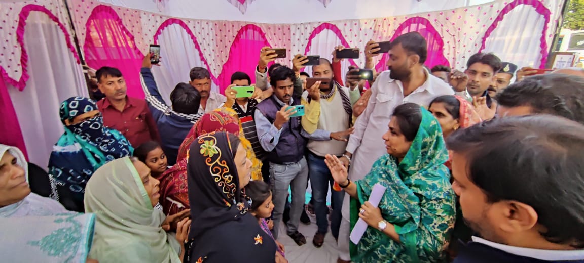 “घंटों अनशन पर बैठे महिला पुरुष किसानों को चंद मिनट में कैसे समझाइश देकर अनशन छुड़वाया  विधायक राजे ने” देखें