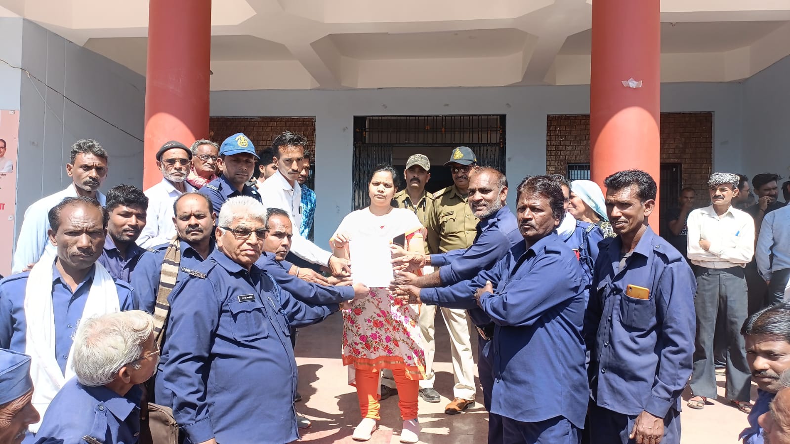 वेतन बढ़ाने एवं नियमितीकरण को लेकर कोटवार संघ ने सौंपा ज्ञापन, 10 मार्च से करेंगे काम बंद हड़ताल