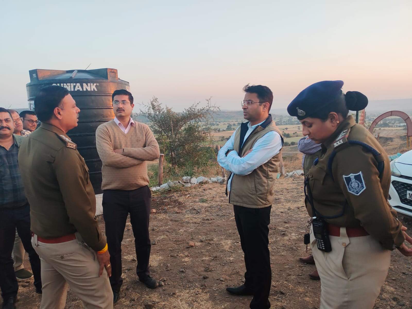 शंकरगढ़ हिल्स एडवेंचर फेस्ट 2023 का आयोजन 10,11 एवं 12 फरवरी को
कार्यक्रम स्थल का कलेक्टर ने आयुक्त के साथ किया निरीक्षण