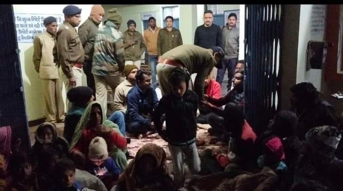 “थाने पर भाजपा विधायक प्रजापत को धरने पर बैठना पड़ रहा है अपने क्षेत्र की जनता को न्याय दिलाने के लिए” देखें