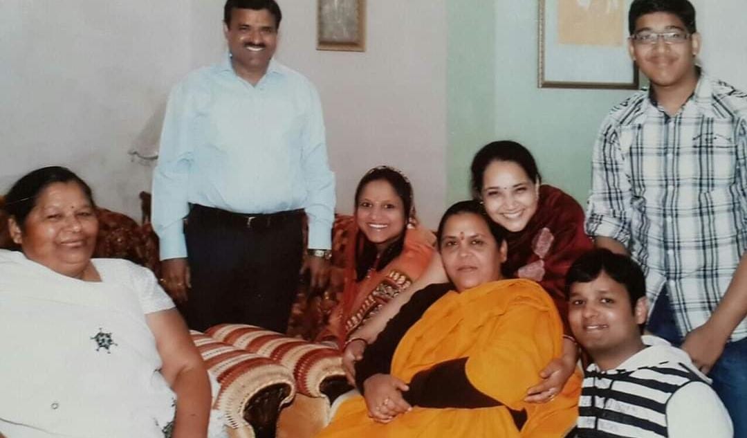 “देवास विधानसभा के प्रबल दावेदार कांग्रेसी नेता प्रवेश अग्रवाल के प्रदेश के भाजपा नेता के साथ फोटो हो रहे वायरल” देखें