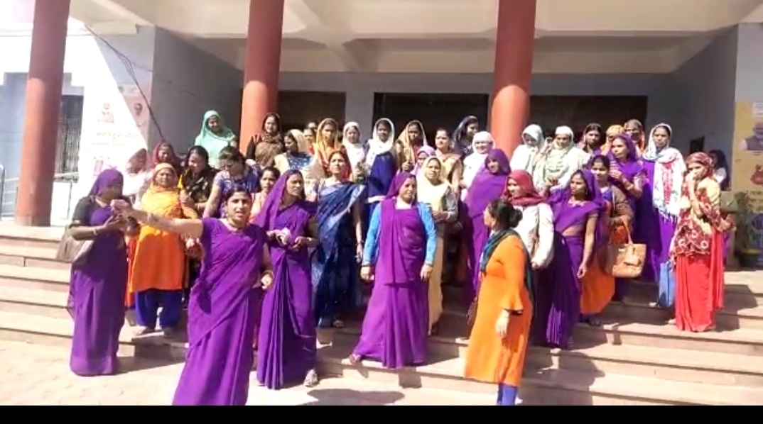 “आशा और उषा कार्यकर्ता , आंदोलन की राह पर ,15 मार्च से अनिश्चितकालीन हड़ताल पर जाने का निर्णय” देखें