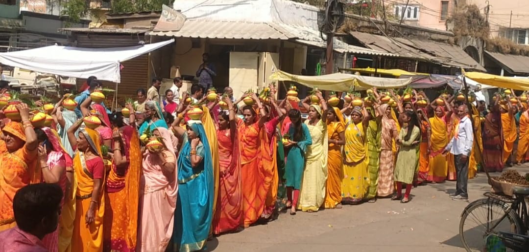 51 कुंडीय गायत्री महायज्ञ के लिए निकली कलश यात्रा, सर्वजातीय नि:शुल्क विवाह संस्कार कार्यक्रम आज