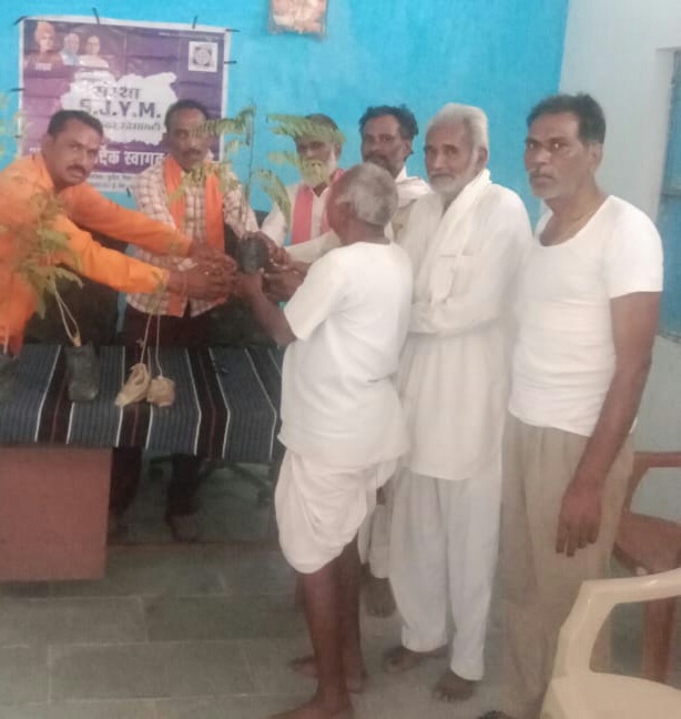 नवांकुर संस्था ने मुख्यमंत्री जी के जन्मदिन के अवसर पर पौधे रोपे