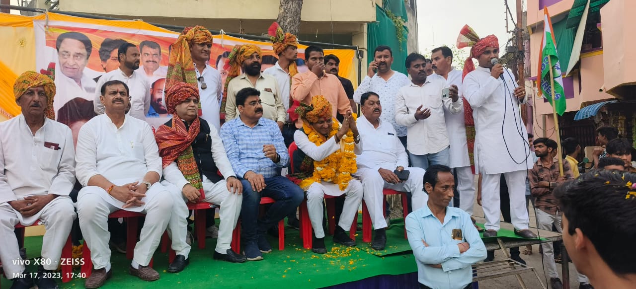 रानी साहब ने बहा दी देवास में विकास की गंगा श्री राजानी  वार्ड क्रमांक 15 और 16 में निकली हाथ से हाथ जोड़ो यात्रा ।