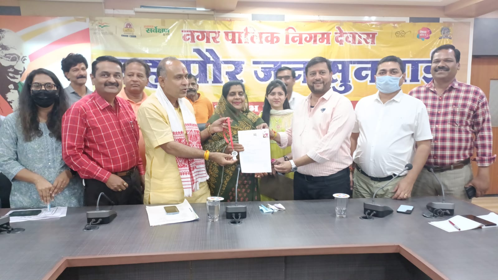 पेट लवर सभापति रवि जैन ने कराया अपने पेट का पहला पंजीयन
 महापौर ने दिया पहला पेट प्रणाम पत्र