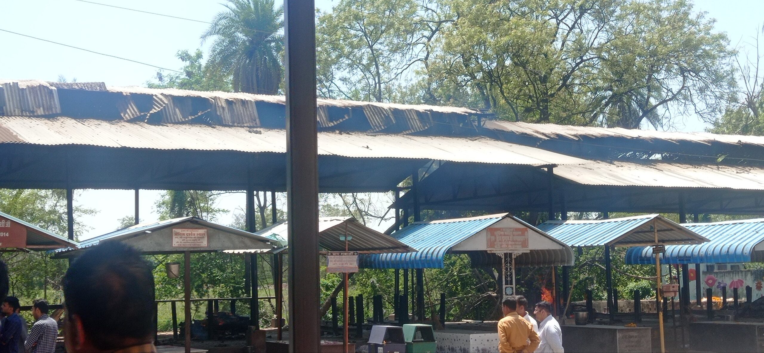 “श्मशान घाट पर इन चद्दरो के कारण किसी भी दिन हो सकती हे गंभीर घटना” देखें