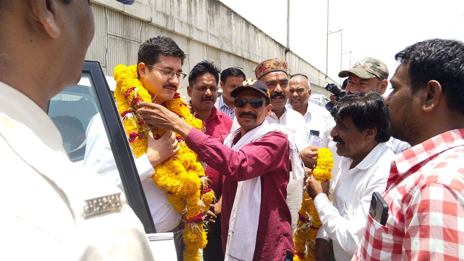 कलेक्टर गुप्ता ने सामुदायिक स्वास्थ्य केंद्र का किया निरीक्षण, 2 डॉक्टर और स्टोर कीपर पर कार्रवाई, वर्षों पुराना अतिक्रमण हटाने व  सर्विस रोड के निर्माण पर ग्रामीणों ने किया कलेक्टर का स्वागत सम्मान