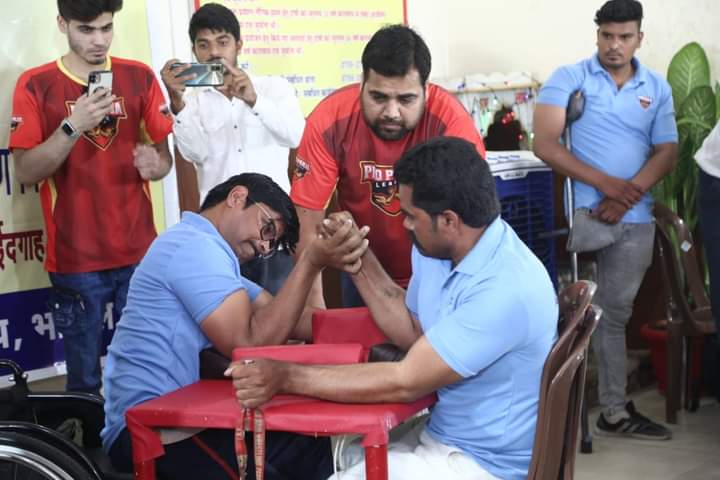 “राज्य में देवास के युवा का पंजा पड़ा भारी, राष्ट्रीय स्तर के खिलाड़ी को हराया” देखें