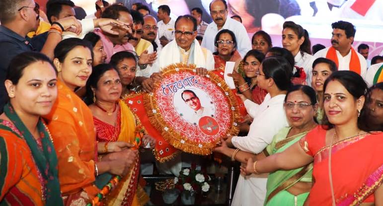 “सोनकच्छ में चुनाव के पूर्व बहुत कुछ दे गए सीएम शिवराज सिंह चौहान, विधायक के दावेदार दिखे आसपास” देखें