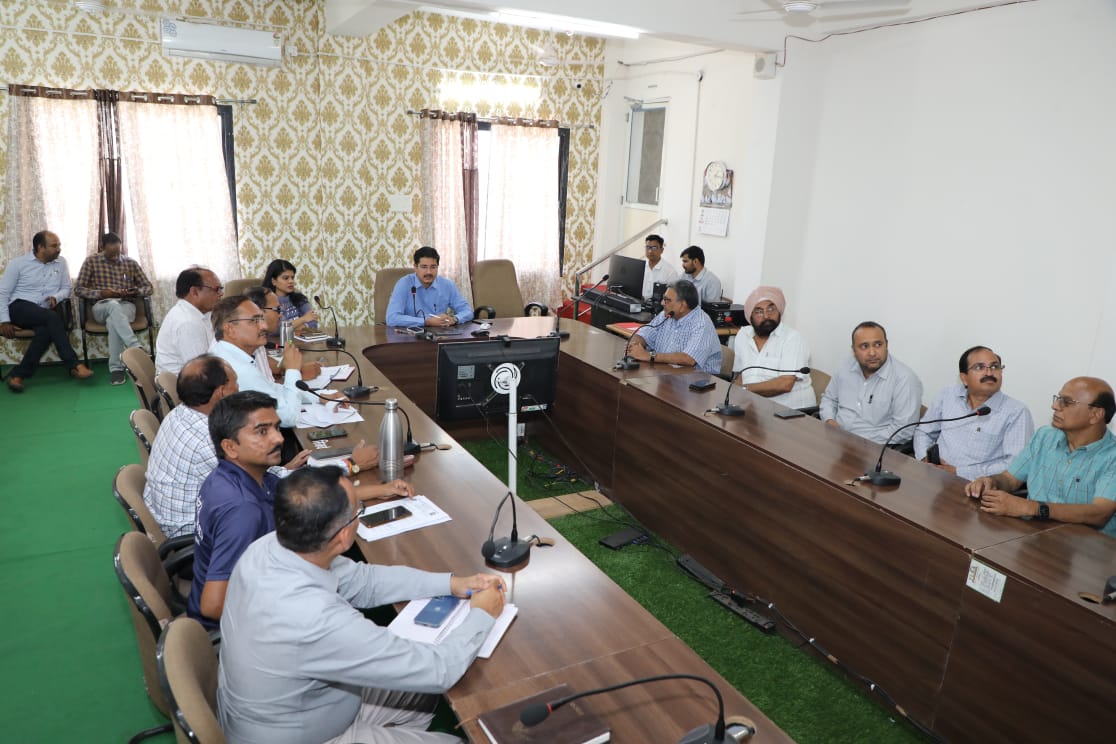 जिले के  हजारों युवाओं को मिलेगा रोजगार, मुख्यमंत्री सीखो कमाओ योजना के लिए कलेक्टर और उद्योगपति की बैठक संपन्न, उद्योगों का पंजीयन 7 जून से और युवाओं का पंजीयन 15 जून से, प्रशिक्षण के साथ 8 से ₹10000 प्रति माह मिलेगा, बेरोजगार युवाओं के लिए एक अवसर