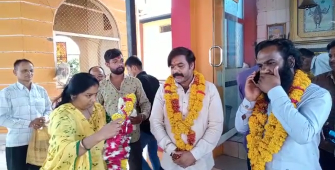 “भीषण गर्मी में आस्था भारी, देवास मुक्तिधाम काल भैरव मंदिर से काशी कोतवाल 1000 की मी की पैदल यात्रा” देखें