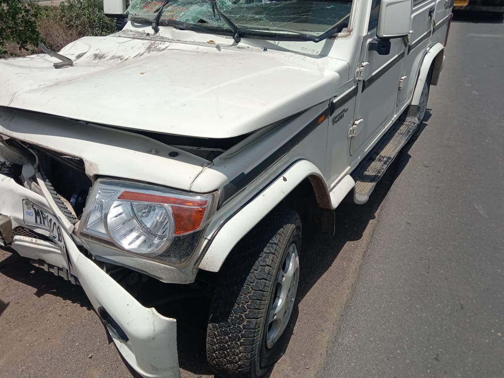 “सोनकच्छ जनपद सीओ सड़क दुर्घटना में घायल” देखें