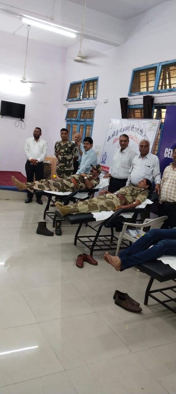 “सीआईएसएफ के 65 जवानों ने एक साथ किया रक्तदान रेड क्रॉस सोसाइटी  द्वारा आयोजित रक्तदान शिविर में” देखें