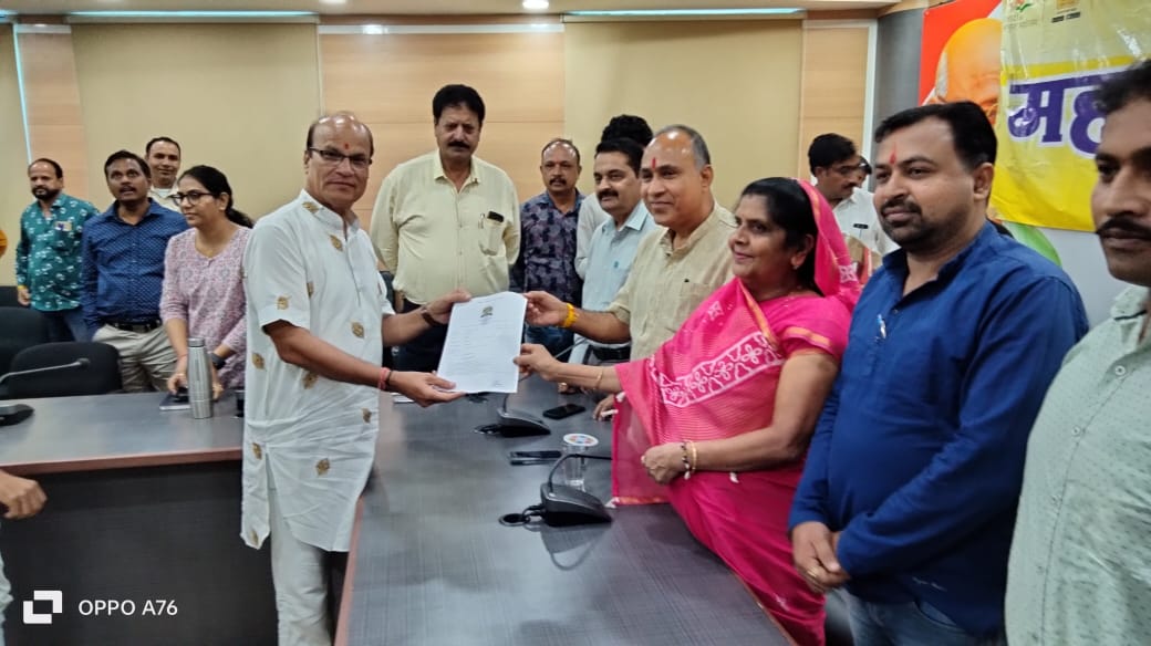 महापौर जनसुनवाई मे समस्याओ का हुआ निदान रहवासी संघ नागरिक द्वारा महापौर को दिया धन्यवाद पत्र             वार्डो मे किये जा रहे निर्माण कार्यो का विधायक प्रतिनिधि श्री अग्रवाल द्वारा निरीक्षण