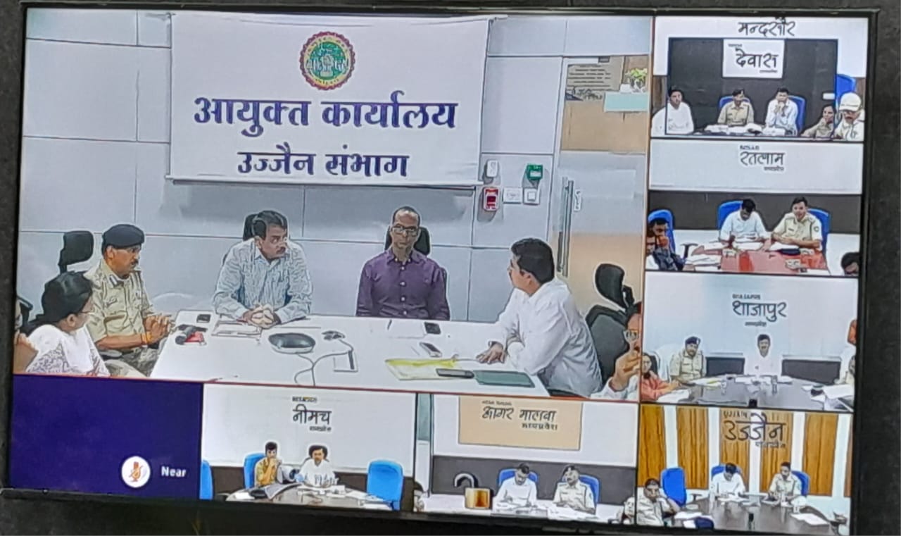 स्‍कूली/कॉलेज वाहनों की जांच करें, हेवी वाहन चलाने वाले ड्राइवरों की आंखो की जांच करें, ड्राइवरों का लाईसेंस और रिकार्ड चेक करें – संभागायुक्‍त श्री यादव