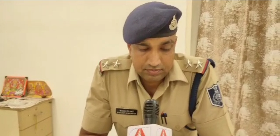 “गरीबों का राशन जा रहा था साहूकारों के गोदाम में विजयगंज मंडी पुलिस ने किया पर्दाफाश” देखें