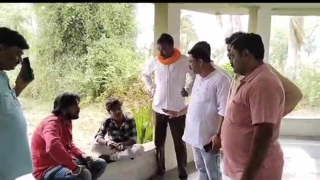 “सत्ता दल के पार्षद पहुंचे  श्मशान घाट, जहां गांजा, शराब की बोतले और अव्यवस्था मिली” देखें