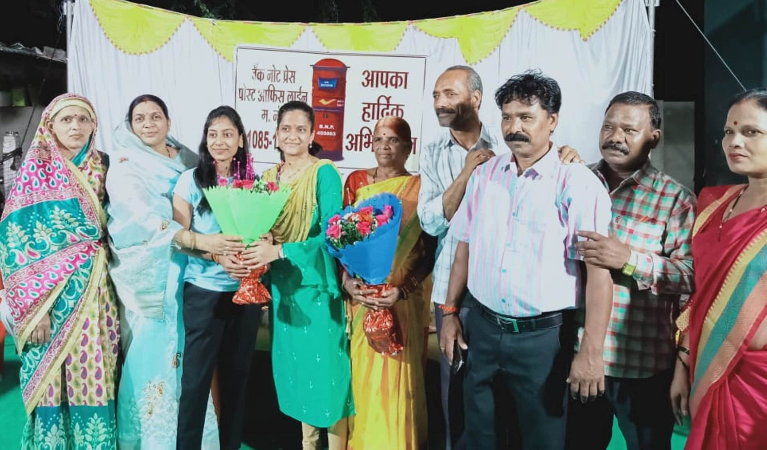 फल विक्रेता की बेटी बनी पटवारी, रहवासियों ने किया सम्मान