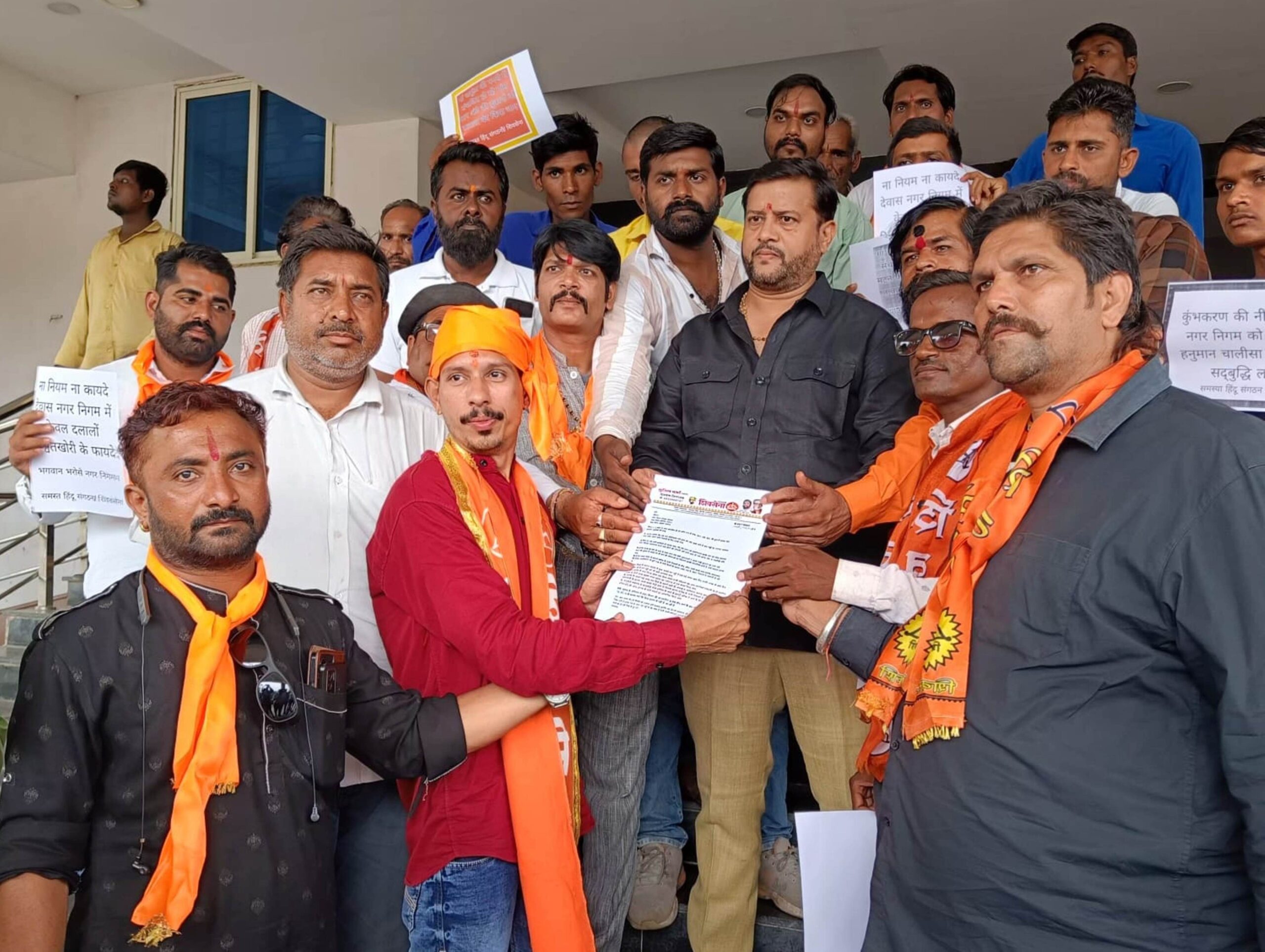 शहर में खुले रूप से एवं अवैध तरीके से संचालित मांस की दुकानें होंगी बंद- रवि जैन – शिवसेना की मांग पर निगम सभापति ने उपायुक्त को दिए कार्यवाही के निर्देश