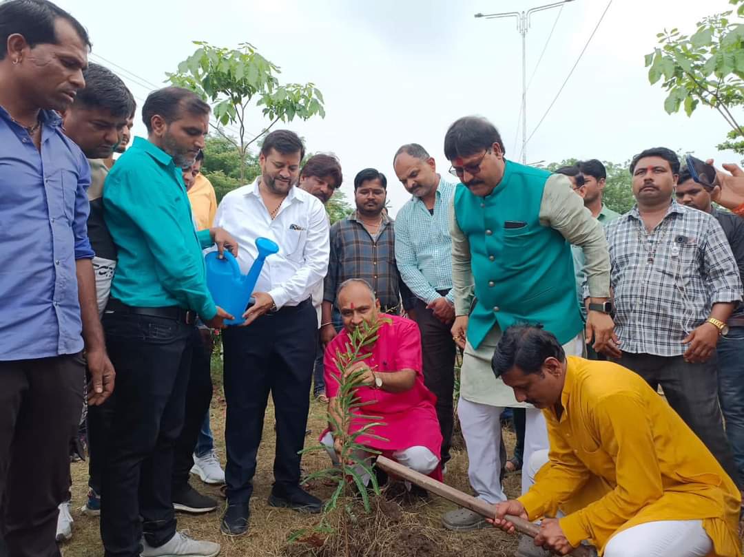 “देवास के पार्षद ने जनता द्वारा चुने गए दिन को बना दिया सेवा दिवस और किया यह सब” देखें
