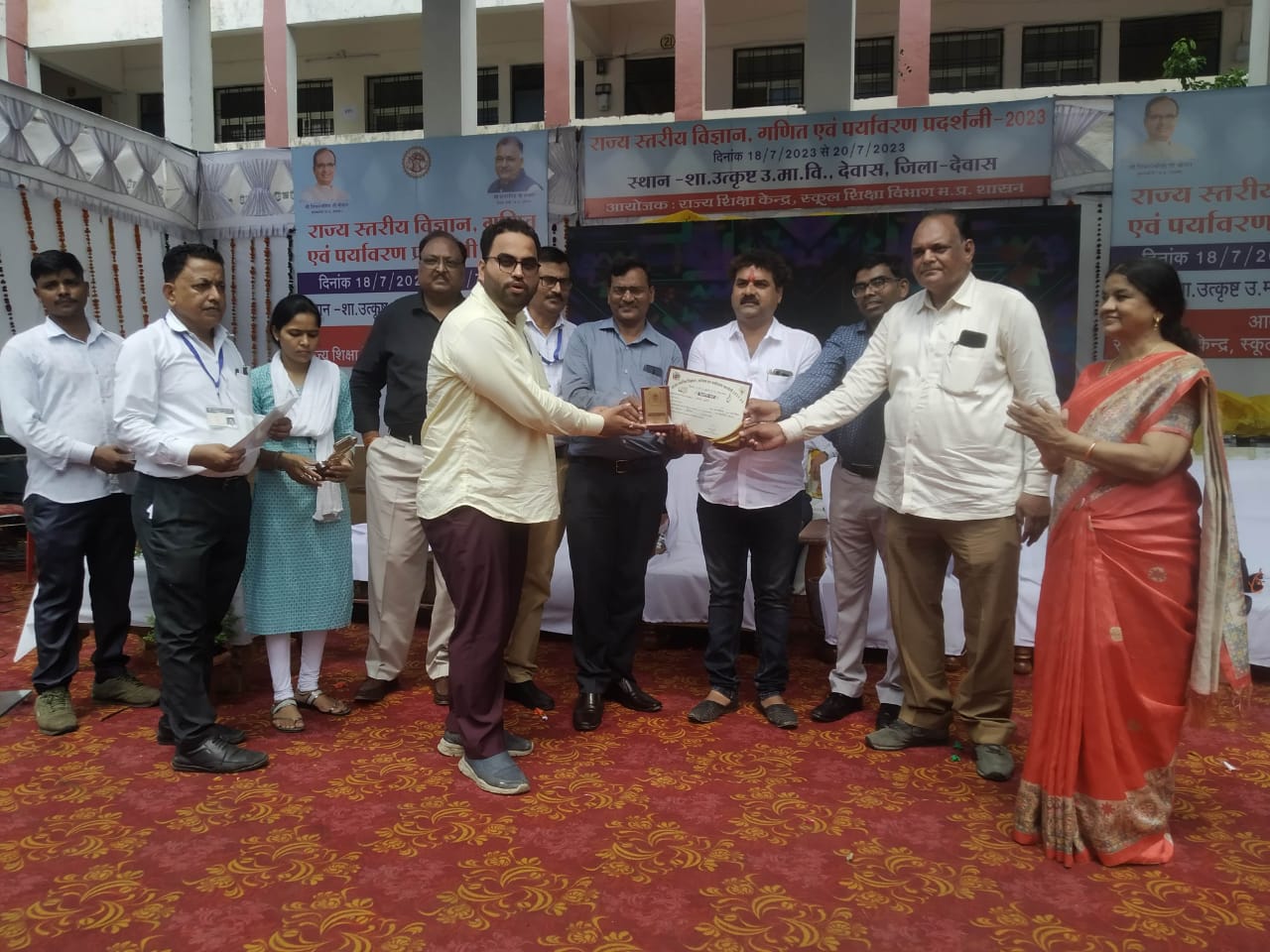 विज्ञान प्रदर्शनी में बीएड एवम डाइट के विद्यार्थियों ने किया श्रेष्ठ प्रदर्शन