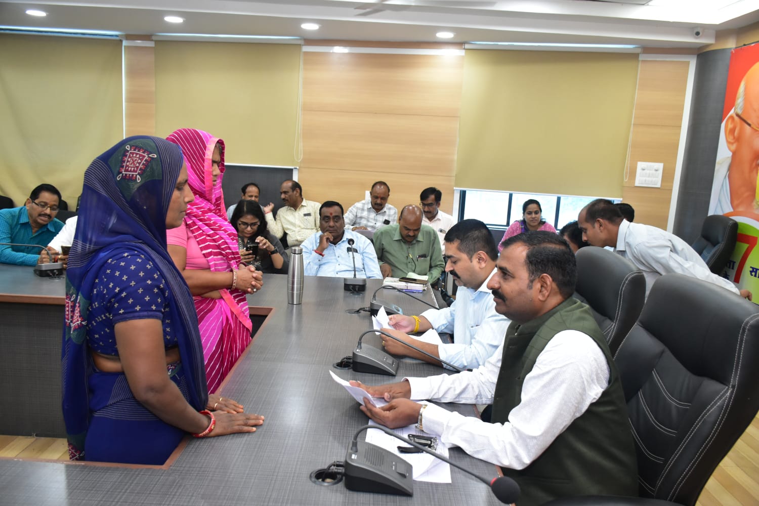 महापौर की धार्मिक यात्रा के बाद भी निगम में महापौर जनसुनवाई में आवेदनों का हुआ निराकरण, अवैध रूप से चलने वाली चिकन मटन की दुकानों पर निगम की कार्रवाई