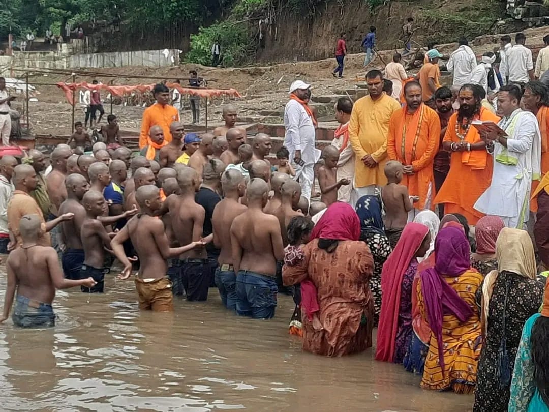 देवास के नेमावर तीर्थ में 35 परिवारों के 190 लोगो ने पुन: अपनाया “हिन्दू धर्म”, पूर्वज हो गए थे मुस्लिम, किंतु कुलदेवी चामुंडा ही थी।